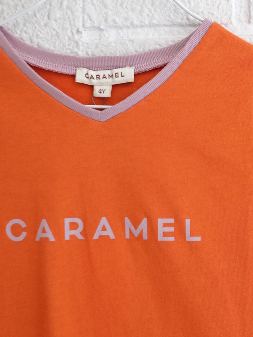 CARAMEL VネックロゴTシャツ OTTI オッティ パリやイタリア、ベルギー